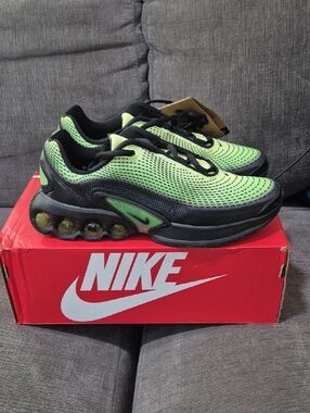 Nike Air Max Dn GS 7Y women’s 8.5 Light Lemon Twist Black NIB
